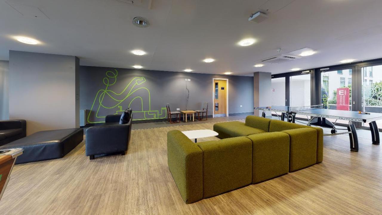 A Studio Minutes Away From The Second Largest Stadium In Europe, Wembley Stadium At Sterling Court Lägenhet London