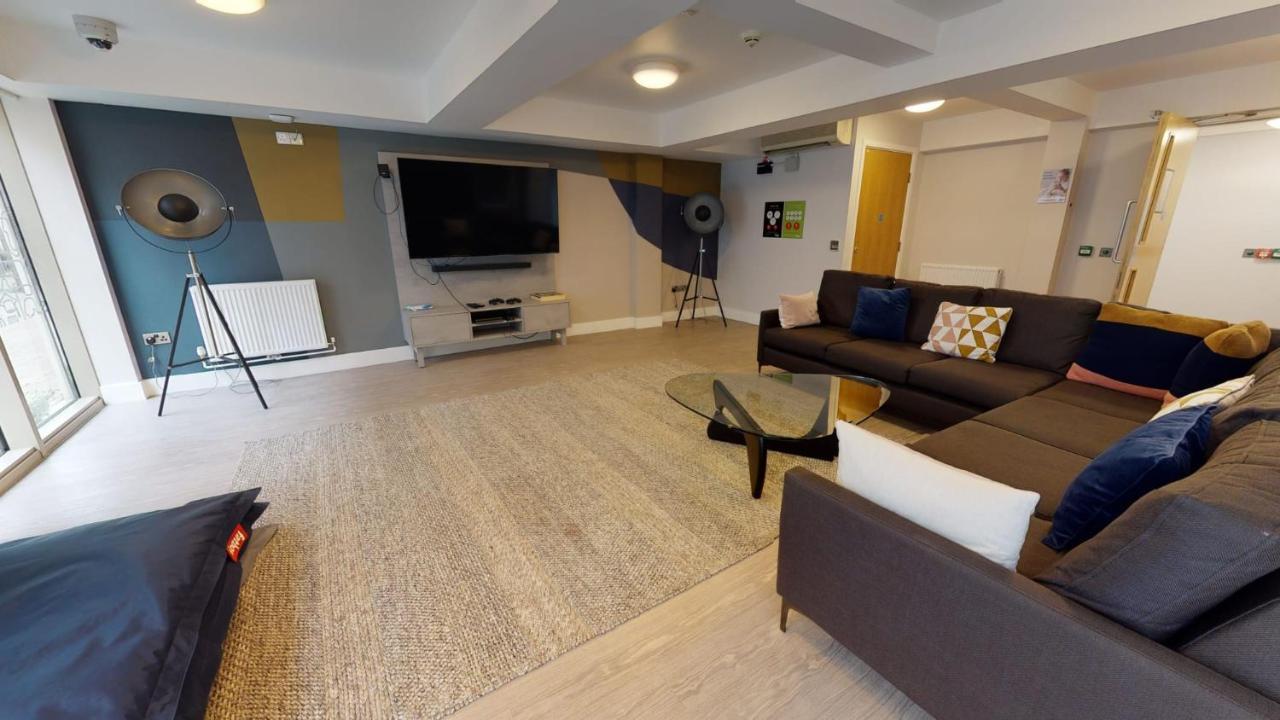Apartment For Students Only Contemporary At Iq Hoxton In London