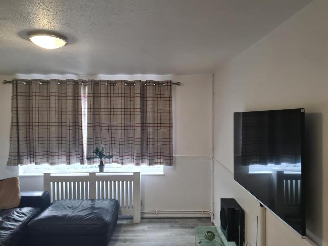 Ferienhaus Luxury House, 4 Bedrooms Fully Furnished