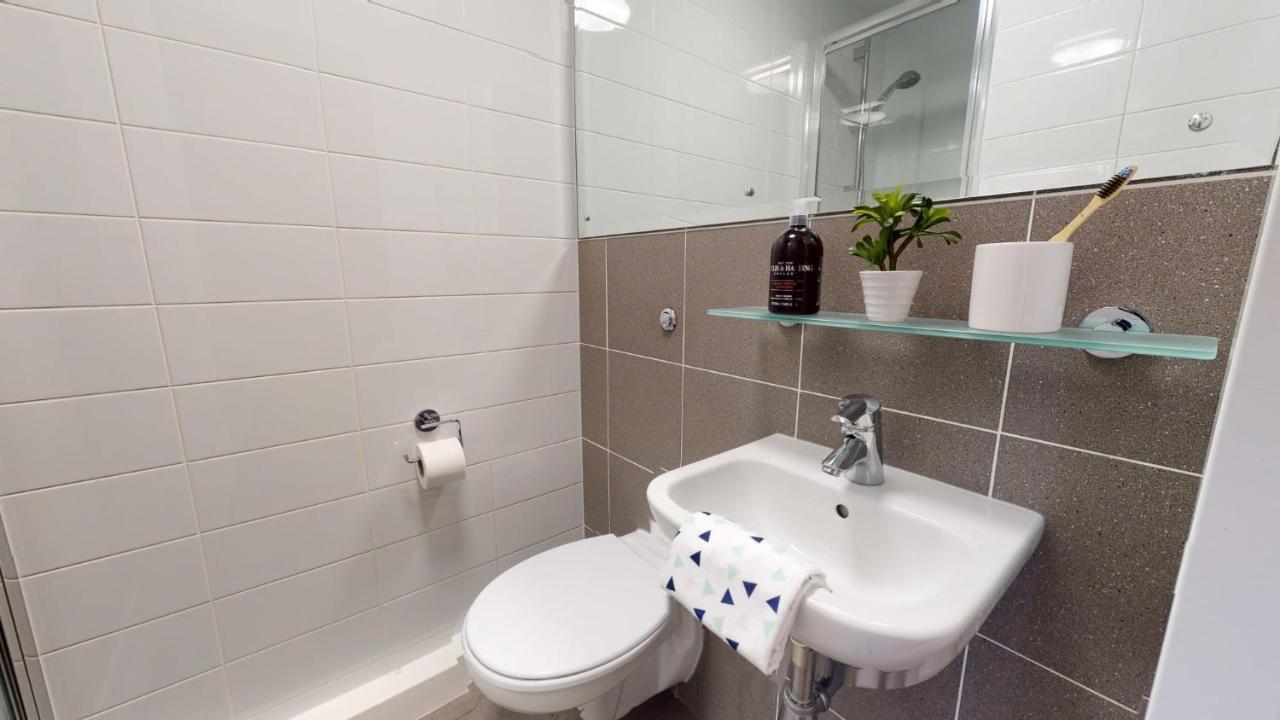 A Studio Minutes Away From The Second Largest Stadium In Europe, Wembley Stadium At Sterling Court * London
