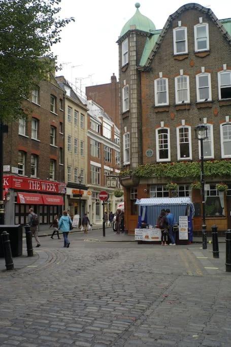 Apartment Stylish Near Carnaby Street, Sleeps 4. *