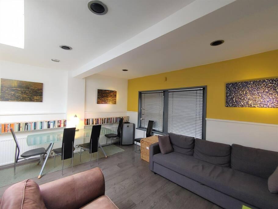 Apartment Stylish Near Carnaby Street, Sleeps 4. *