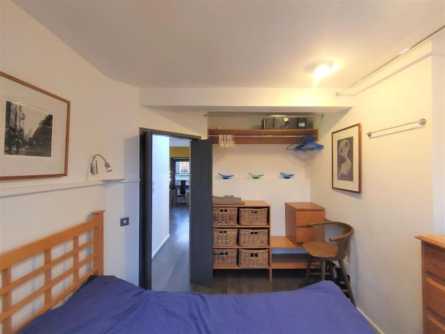 Stylish Near Carnaby Street, Sleeps 4.
