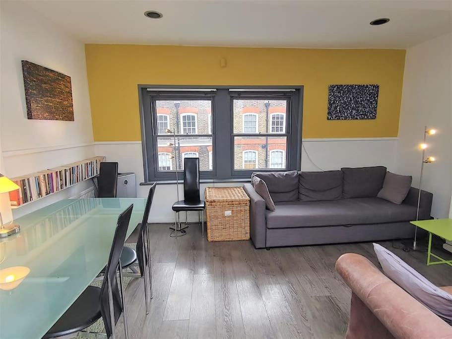Apartment Stylish Near Carnaby Street, Sleeps 4.