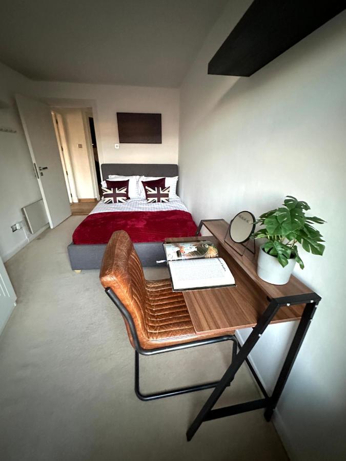 Deluxe Penthouse Riverside View 2 Bedroom Flat With Lift - Old Industrial Factory Warehouse * Londra