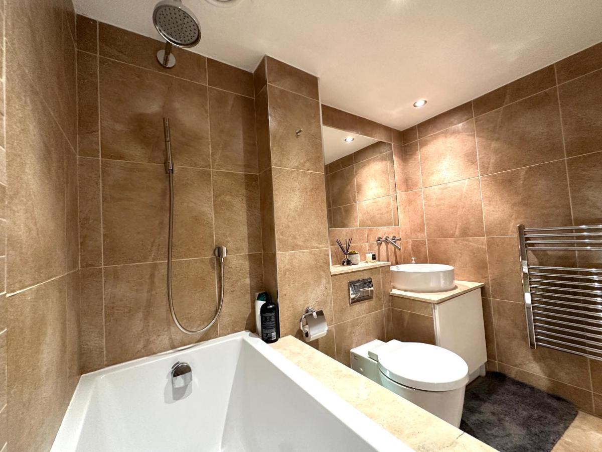 Appartamento Deluxe Penthouse Riverside View 2 Bedroom Flat With Lift - Old Industrial Factory Warehouse *