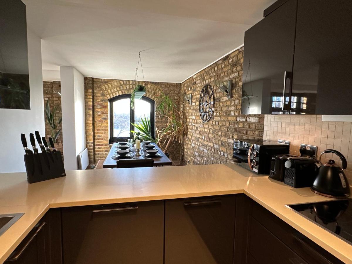 Deluxe Penthouse Riverside View 2 Bedroom Flat With Lift - Old Industrial Factory Warehouse Appartamento Londra
