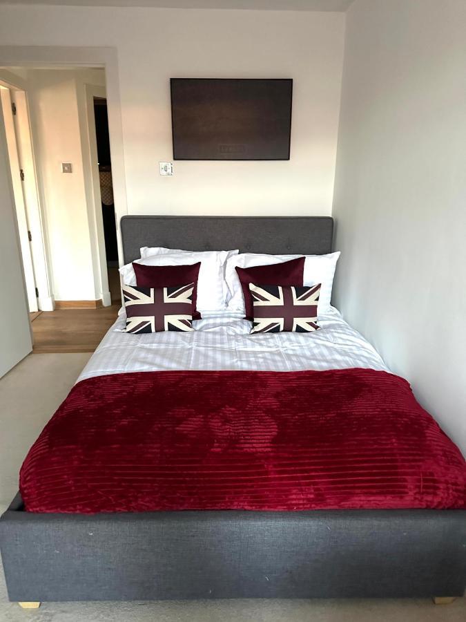 Deluxe Penthouse Riverside View 2 Bedroom Flat With Lift - Old Industrial Factory Warehouse * Londra