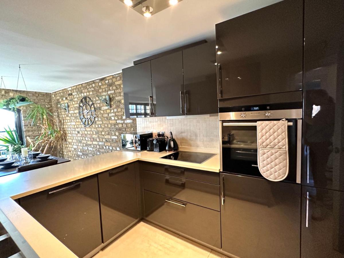 Appartamento Deluxe Penthouse Riverside View 2 Bedroom Flat With Lift - Old Industrial Factory Warehouse *