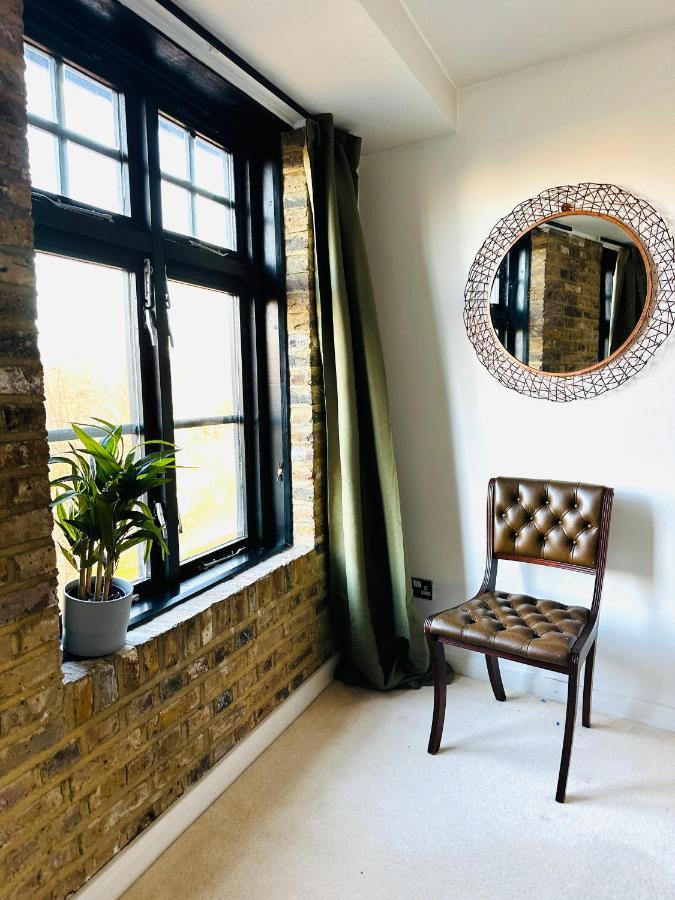 Deluxe Penthouse Riverside View 2 Bedroom Flat With Lift - Old Industrial Factory Warehouse Londra