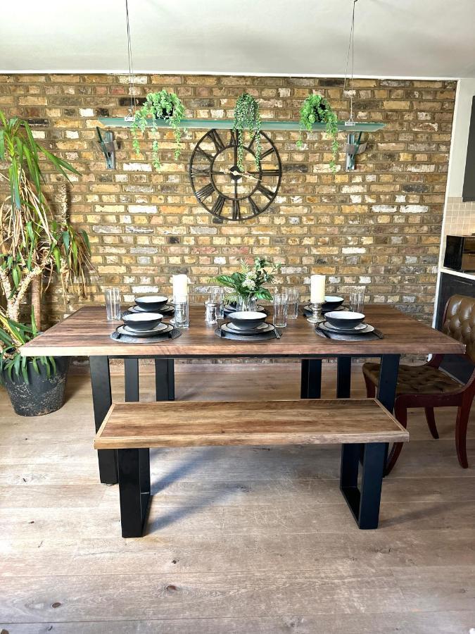 Appartamento Deluxe Penthouse Riverside View 2 Bedroom Flat With Lift - Old Industrial Factory Warehouse Londra