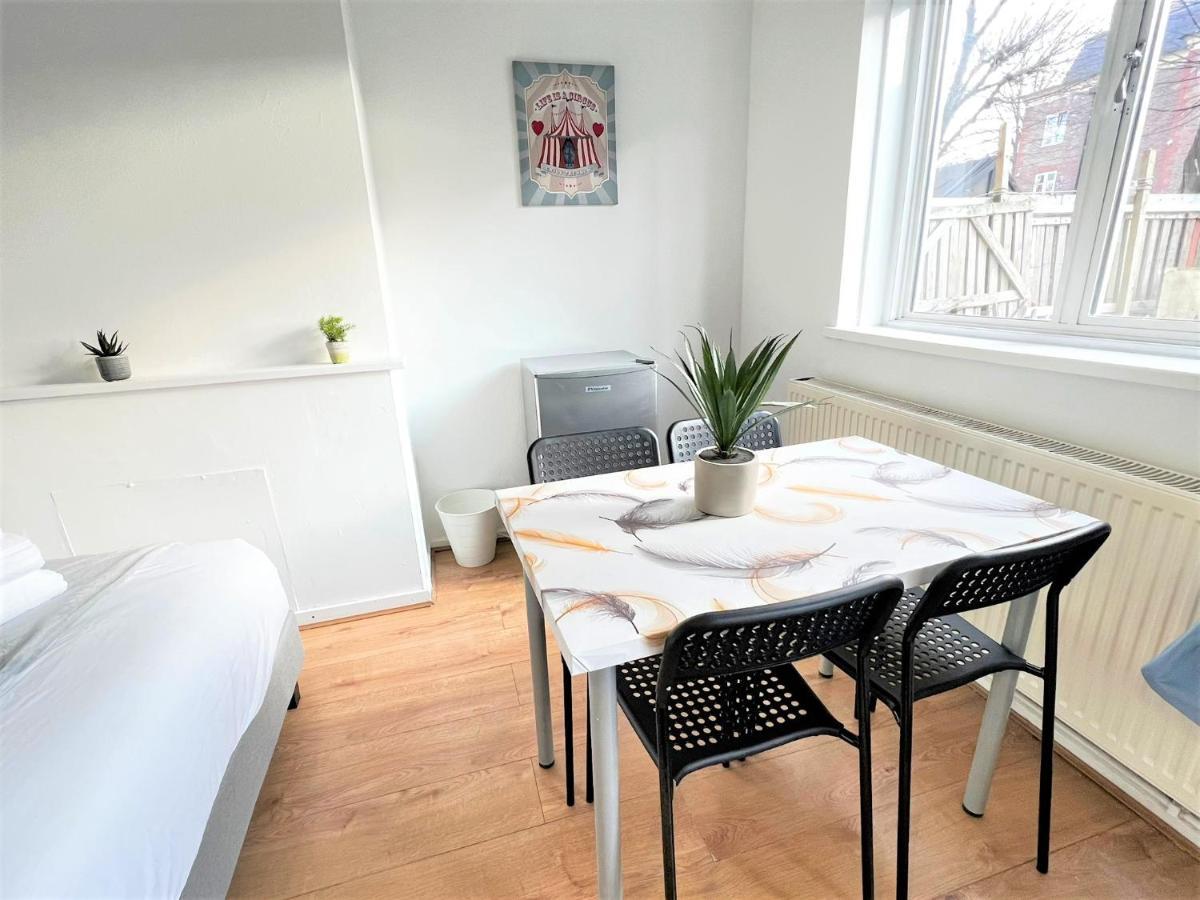 Stepney 17 Double Bedrooms *