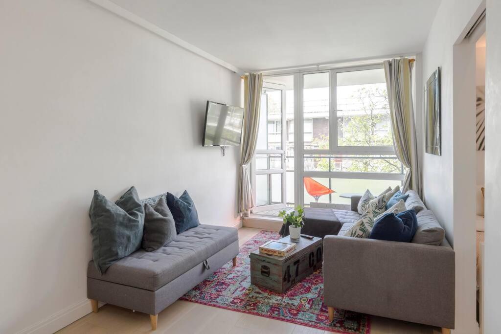 Apartment The Clarence, Central W/ Wifi London