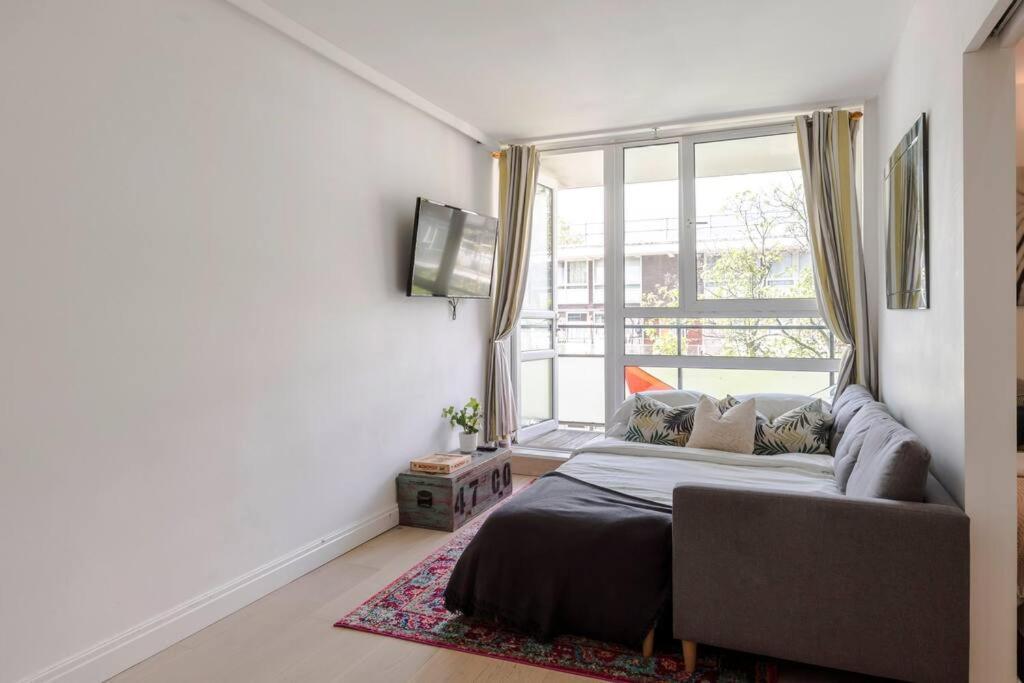 Apartment The Clarence, Central W/ Wifi London