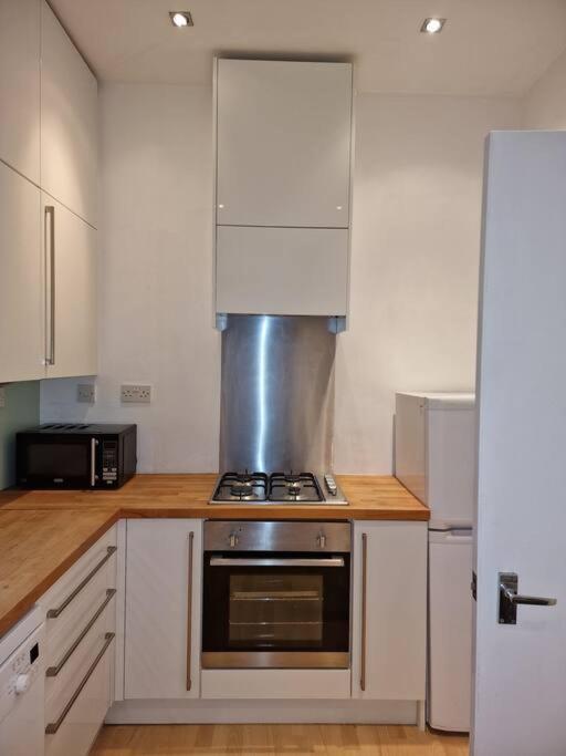Lägenhet Charming Flat On Holland Road, Kensington *