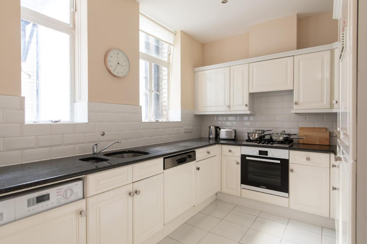 Super Central! Mayfair Family Flat Sleeps 6 Londen