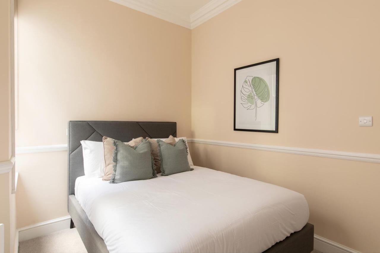 Super Central! Mayfair Family Flat Sleeps 6 Londen
