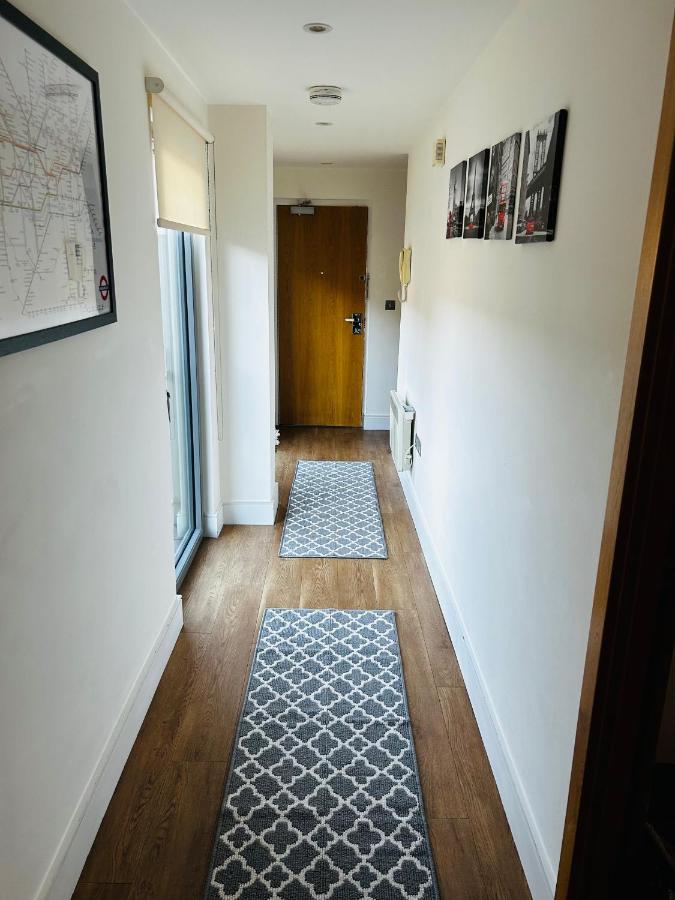 Spacious 3-bed 3-bath Luxury With Balcony Hyde Park Appartement