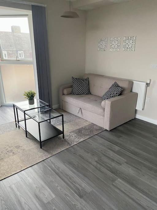 Modern 1-bedroom Close To City Airport Londen