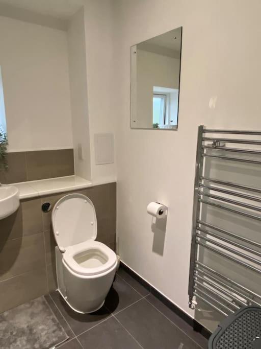Modern 1-bedroom Close To City Airport * Londen