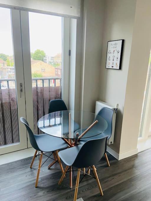 Appartement Modern 1-bedroom Close To City Airport *