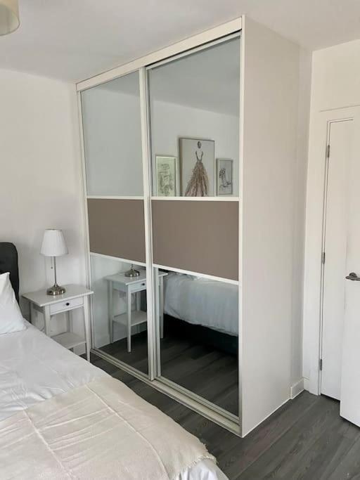 Modern 1-bedroom Close To City Airport Appartement