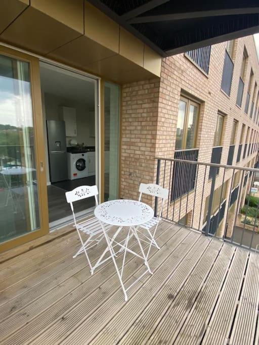 Modern 1-bedroom Close To City Airport Londen