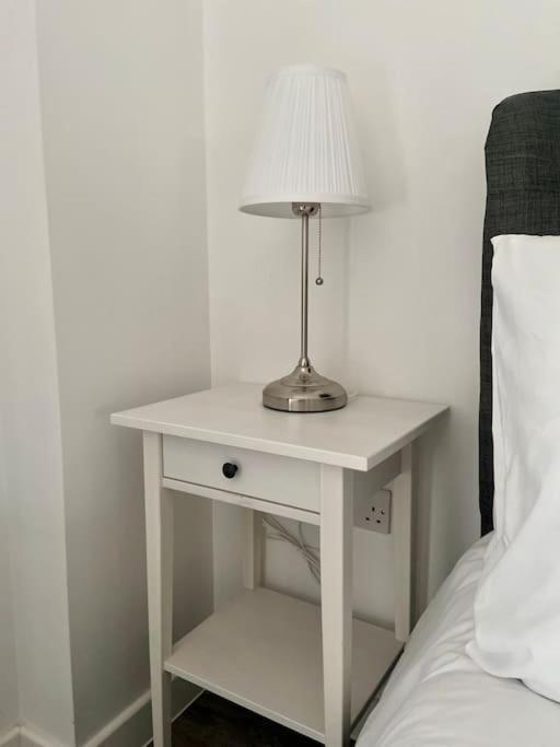 Appartement Modern 1-bedroom Close To City Airport *