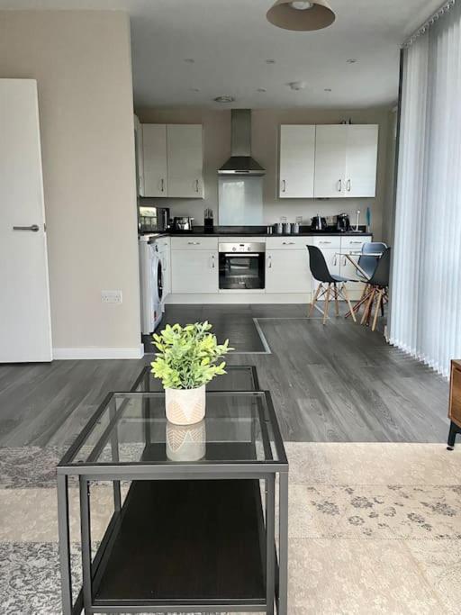 Modern 1-bedroom Close To City Airport Appartement *