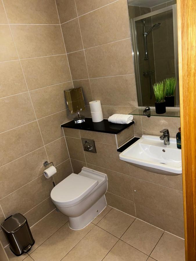 Spacious 3-bed 3-bath Luxury With Balcony Hyde Park Londen