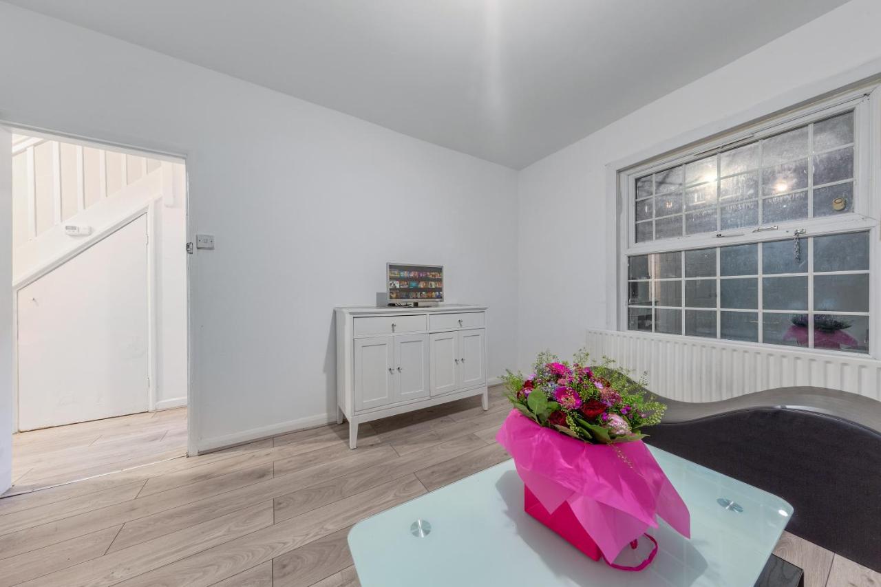 Spacious And Stylish - East Acton Leilighet