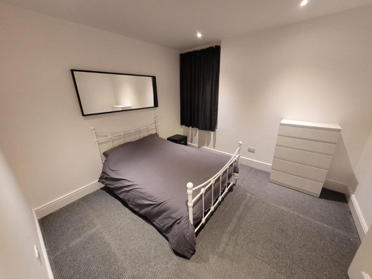 Holiday home Spacious 2 Bedroom House In With Garden
