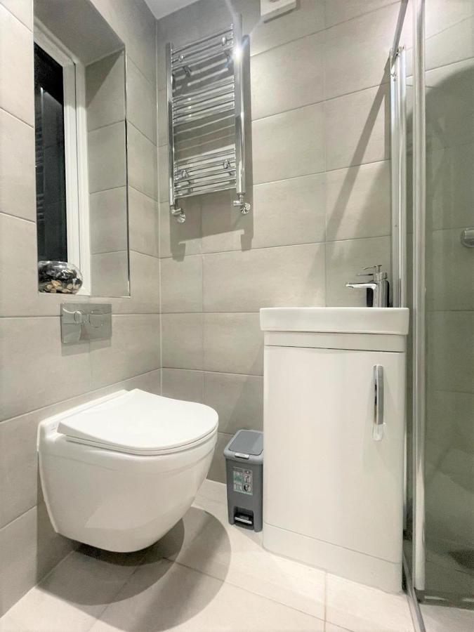Brand New Build - 4 Bed Stunner! Villa