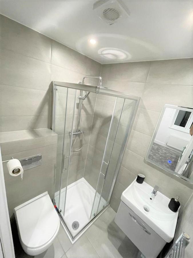 Brand New Build - 4 Bed Stunner! * London