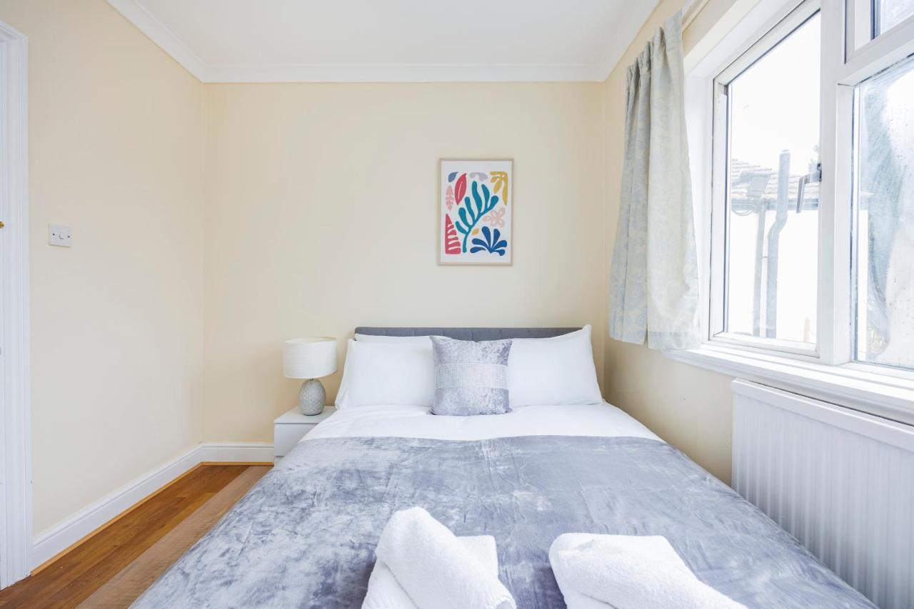 2 Bedroom House By Av Stays Short Lets Croydon With Free Wi-fi Ferienhaus *