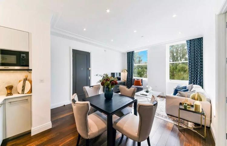Luxury In Apartment London