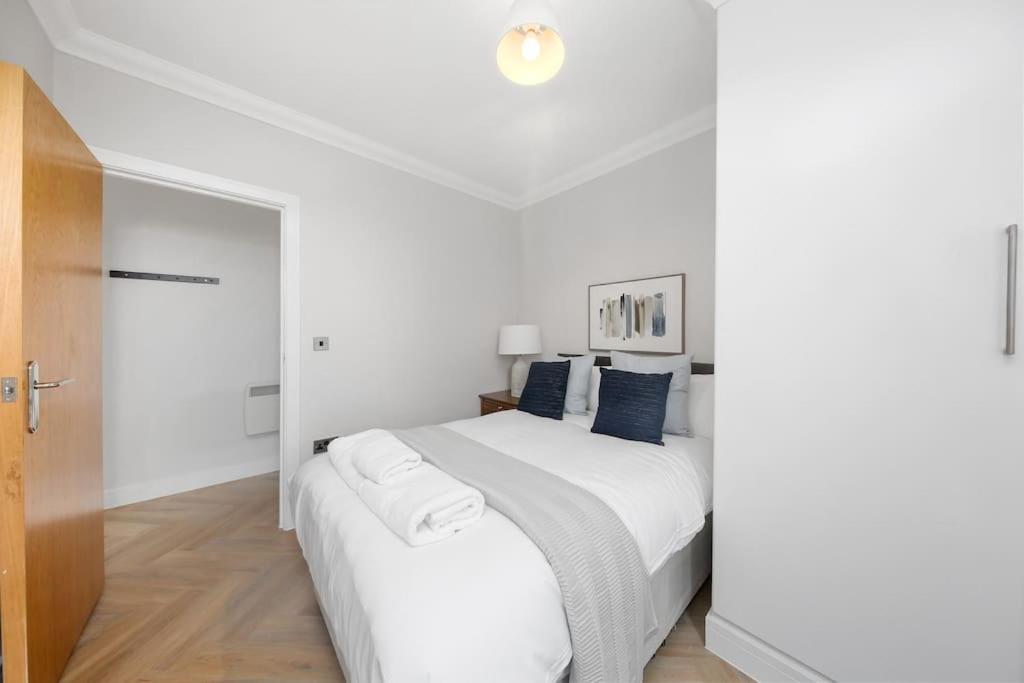 Pleasing 2bed Flat 10min To Wimbledon Tennis Court * London