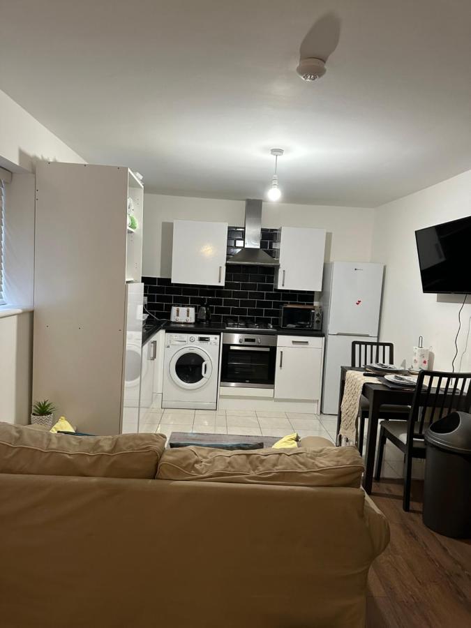 Beautiful Street Dream Ground Floor One Bedroom Apartment *