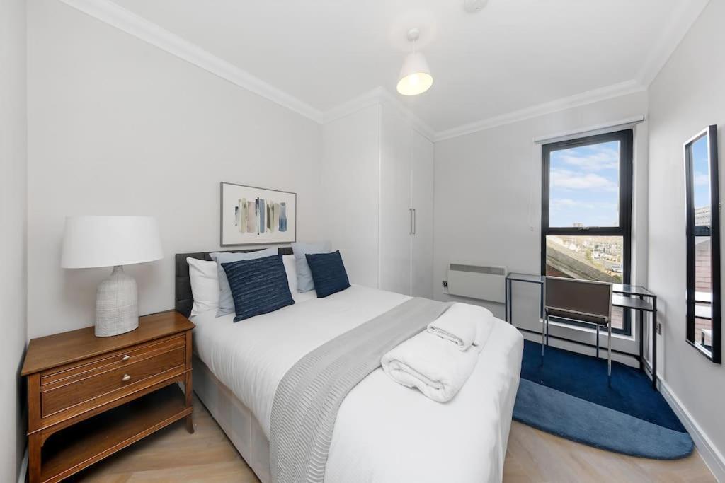 Pleasing 2bed Flat 10min To Wimbledon Tennis Court London
