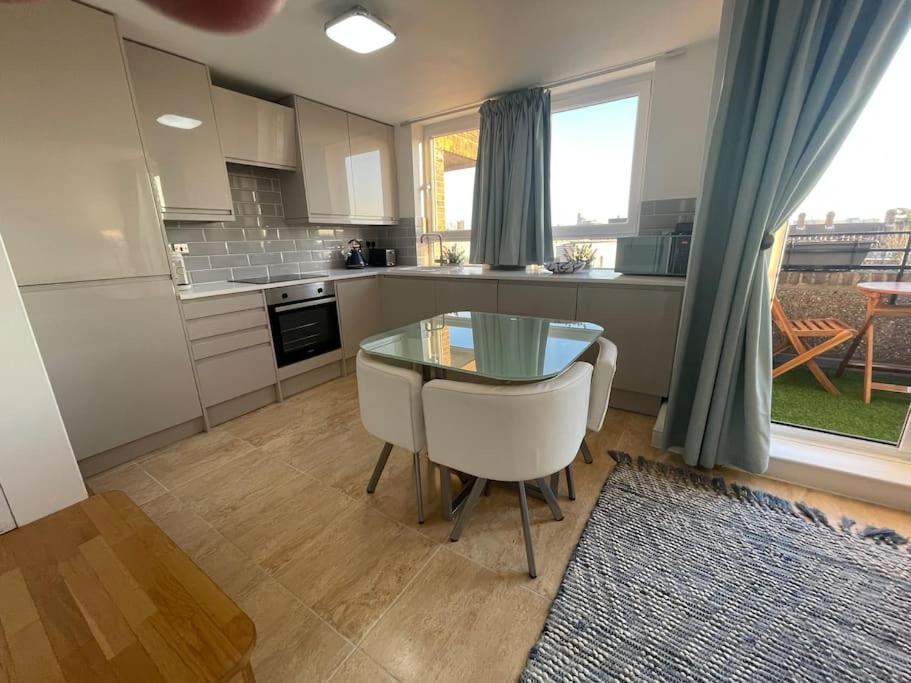 Stylish Flat Next To Tower Of And Skd Marina * Londen