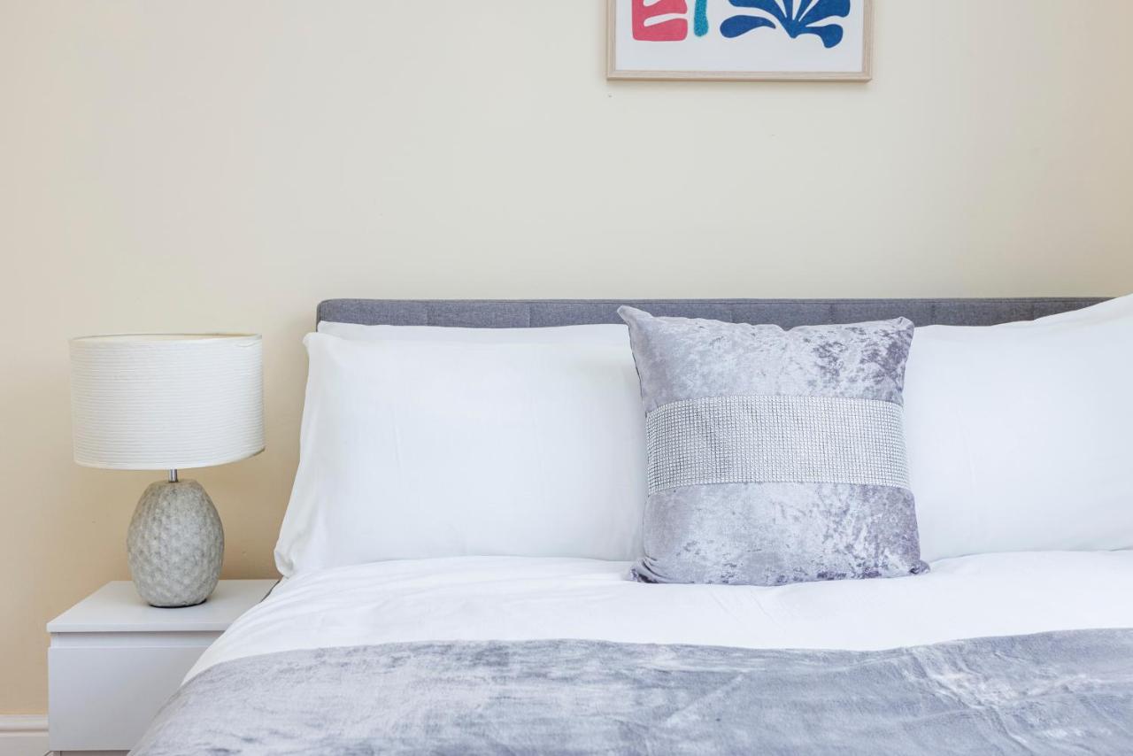 2 Bedroom House By Av Stays Short Lets Croydon With Free Wi-fi Ferienhaus London