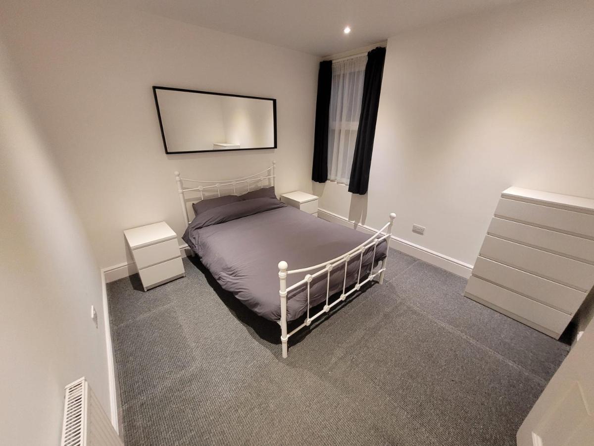 Spacious 2 Bedroom House In With Garden Holiday home *