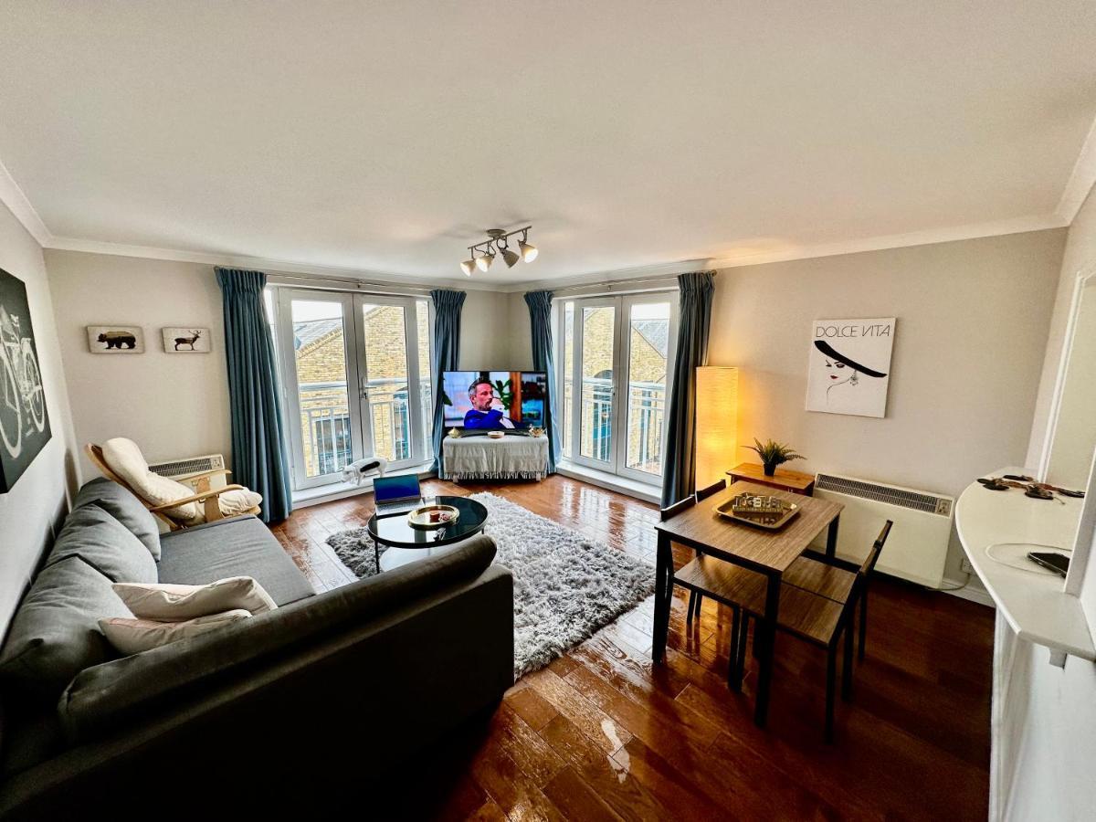 O2 Arena Luxury Flat Sleeps 6 With Parking London