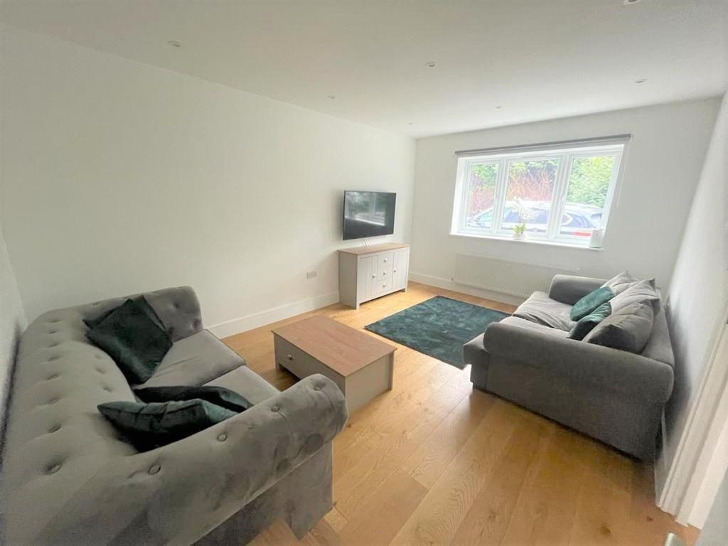 Brand New Build - 4 Bed Stunner! Villa *