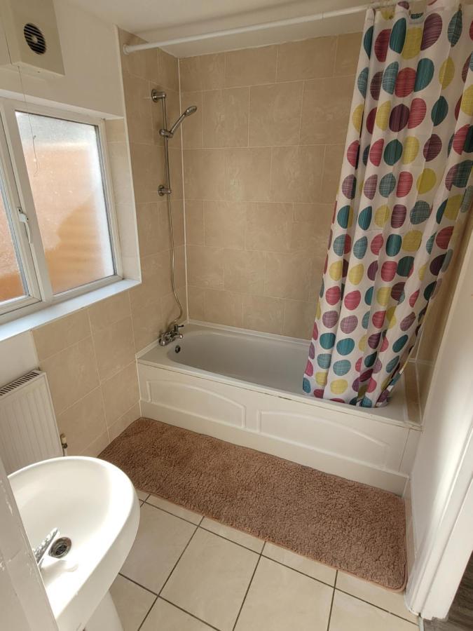 Spacious 2 Bedroom House In With Garden Holiday home London