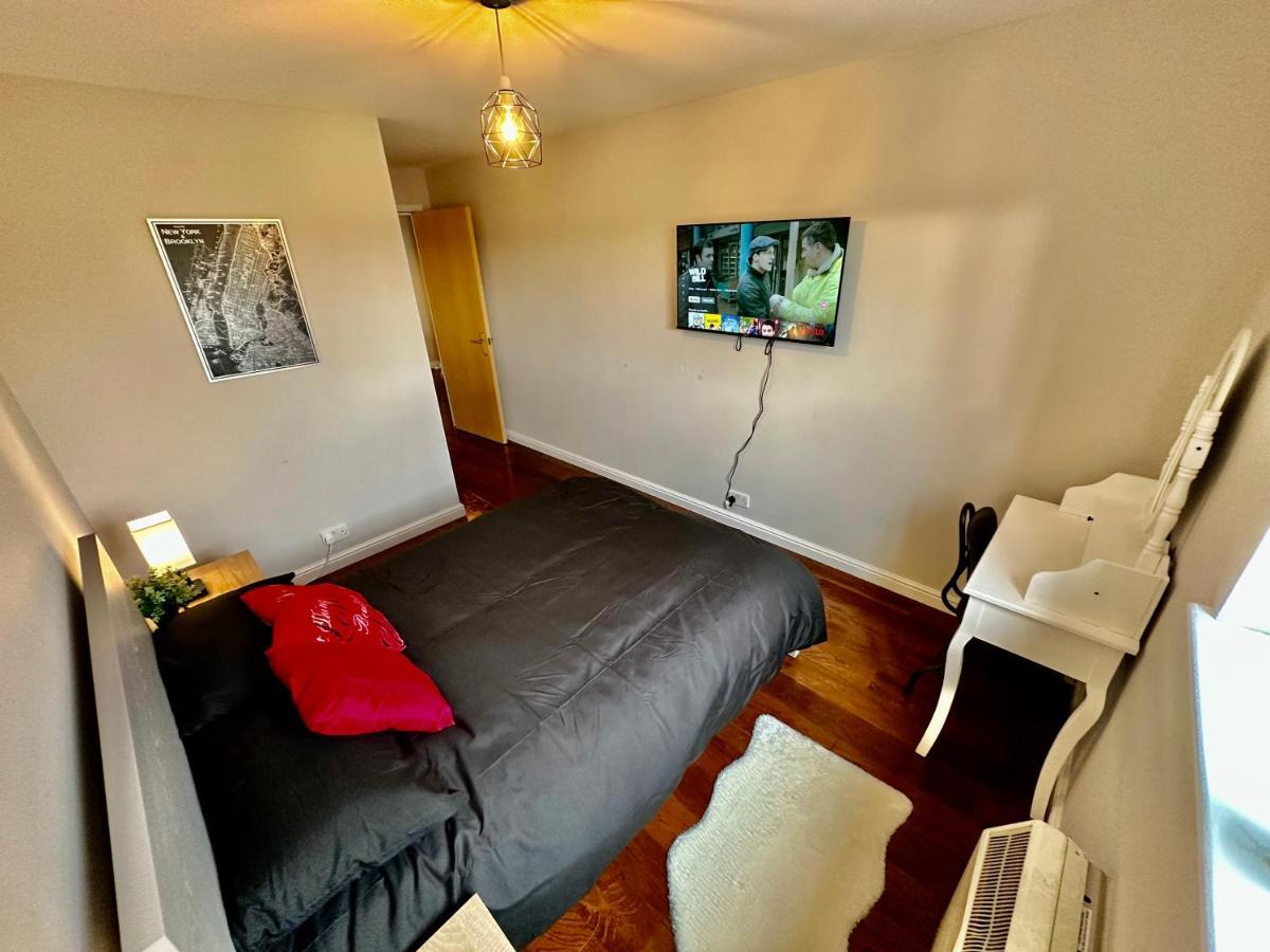 O2 Arena Luxury Flat Sleeps 6 With Parking * London