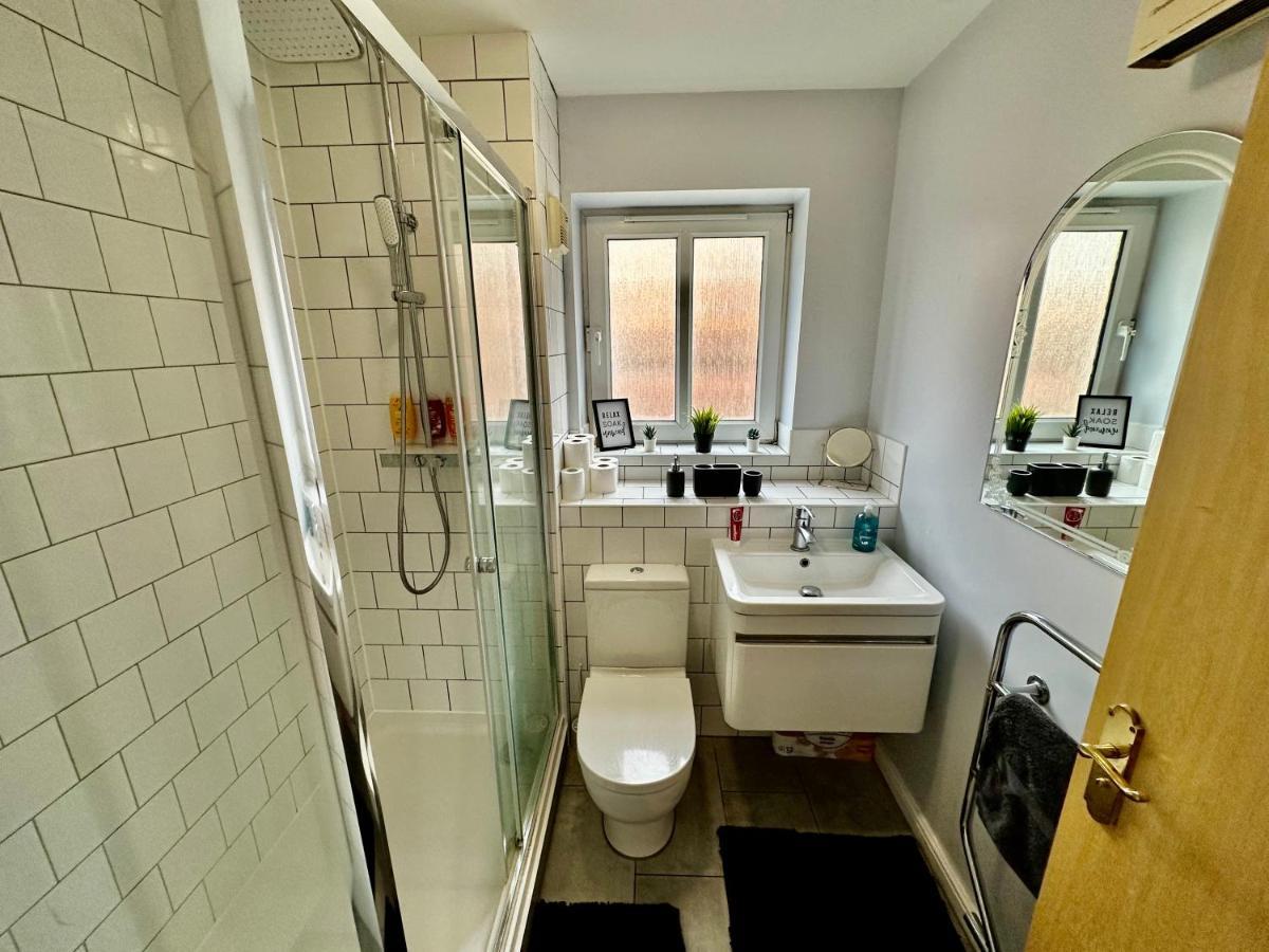 Apartment O2 Arena Luxury Flat Sleeps 6 With Parking *