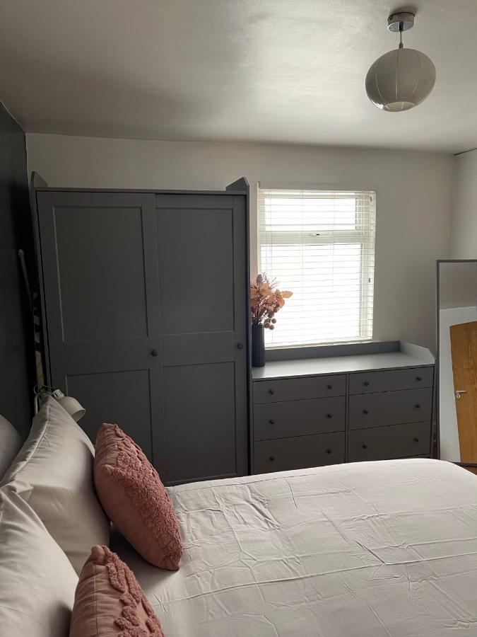 Modern In Trendy Dalston Apartment