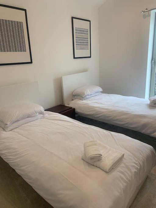 Holiday home Dockside Sleeps 8, Uber Boat To Canary Wharf In 3 Mins