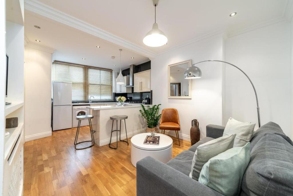 Kensington High Street Flat 2 Bedroom Londra